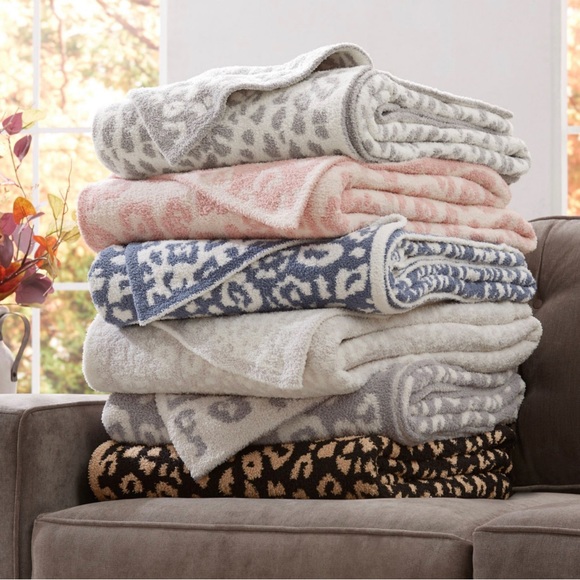 Snow Leopard Luxury Throw Blanket - Picture 3 of 3